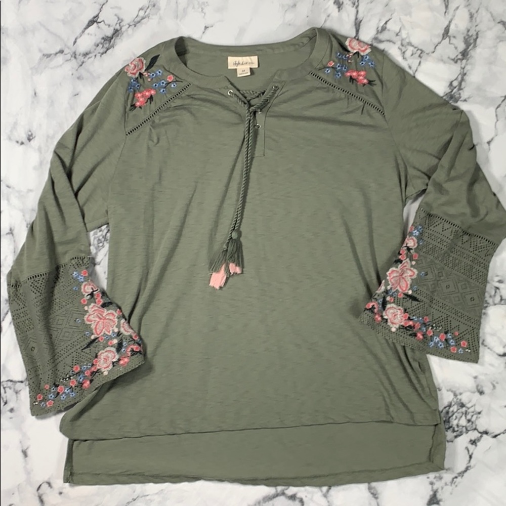 grey/ green floral top